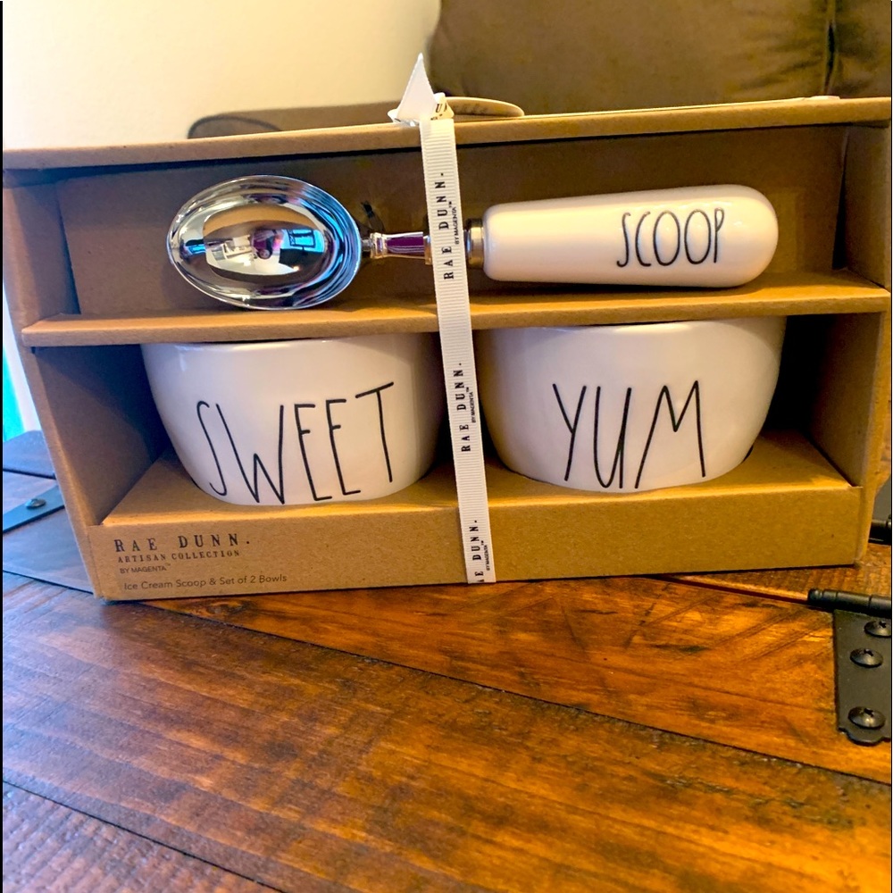 NWT’s Rae Dunn Ice Cream Set